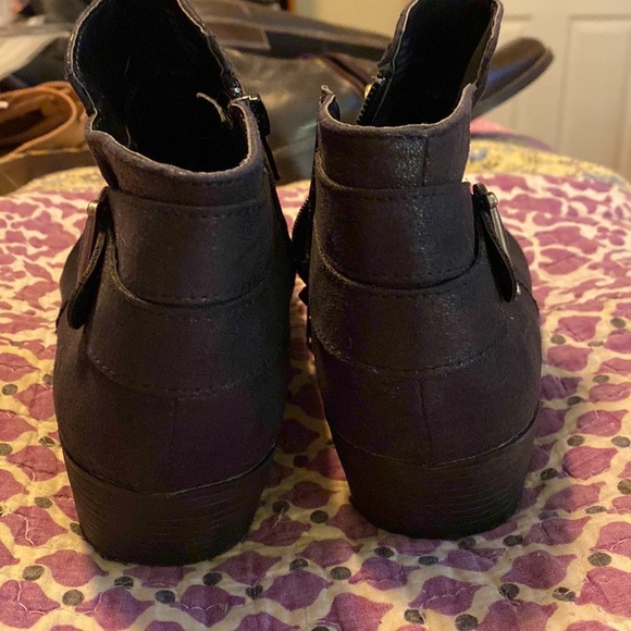 ….Me Too black slouchy zip booties size 8 like new - Picture 3 of 9